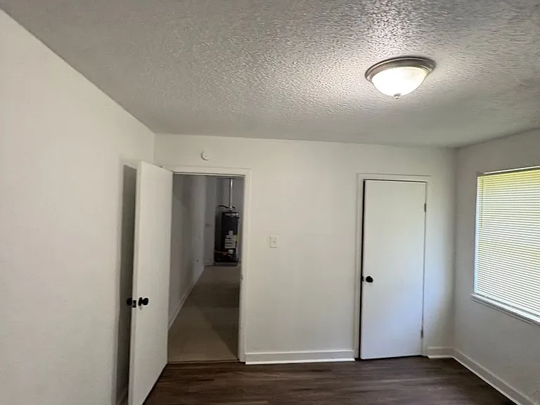 1344-1346 Hyde Pk Blvd — Photo 15