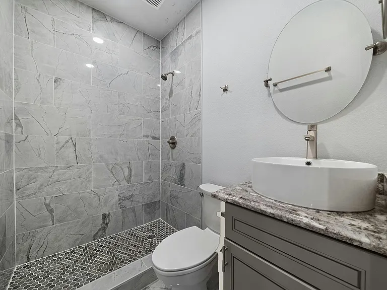 920 Avenue L #D — Photo 6