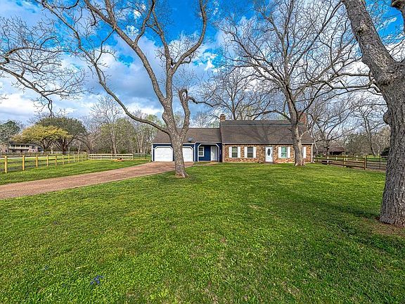 3rd image of 605 Fort Bend Drive