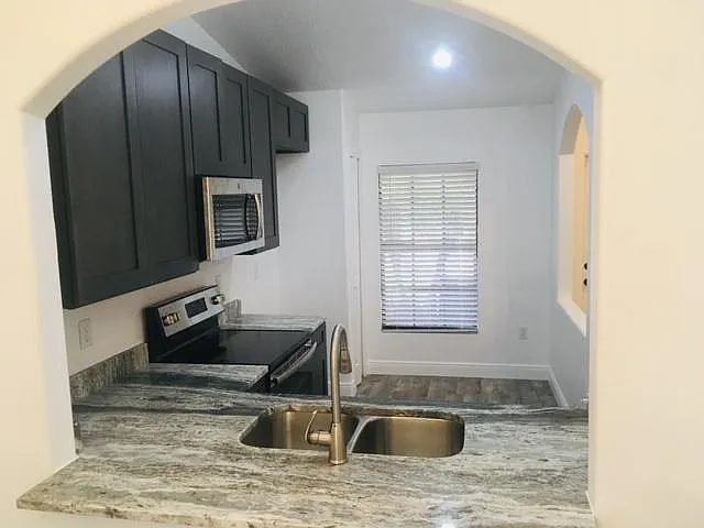 480 Margie Dr — Photo 13
