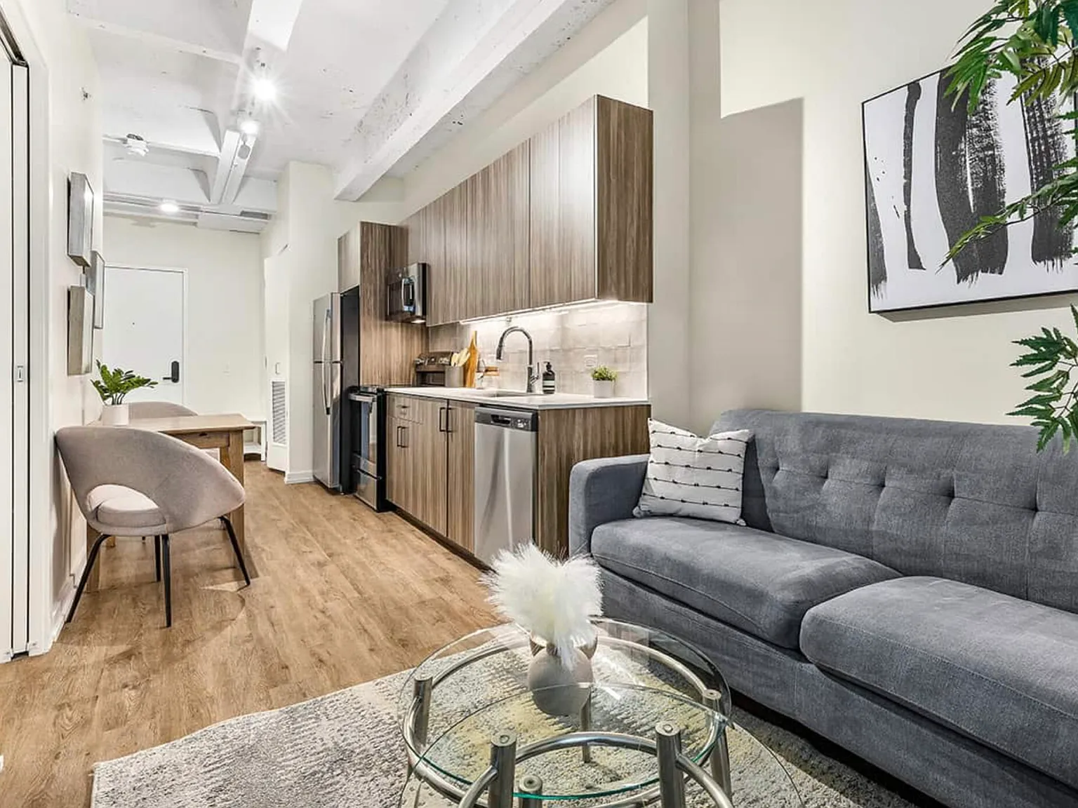 1 bed, 1.0 bath, 574 sqft, $2,725 — Photo 3
