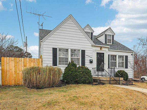 4th image of 395 Academy St