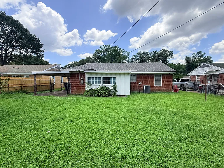 4300 Powell Ave — Photo 17