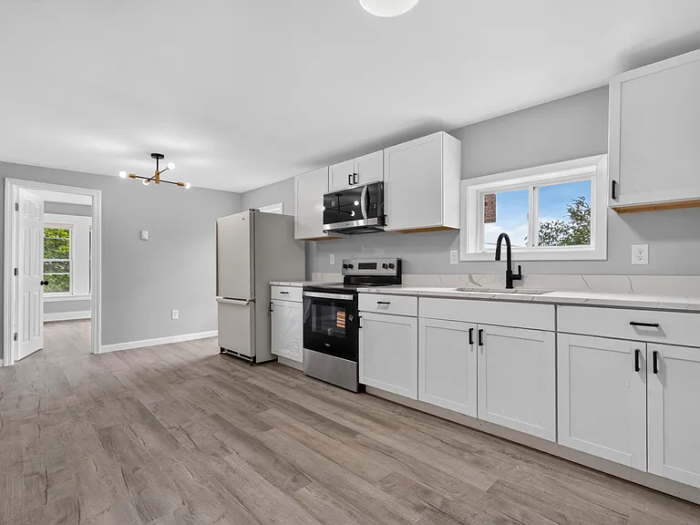 303 W Main St #3 — Photo 2