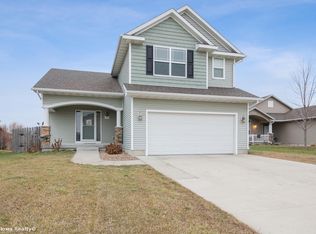 730 Sienna Ridge Dr, West Des Moines, IA 50266