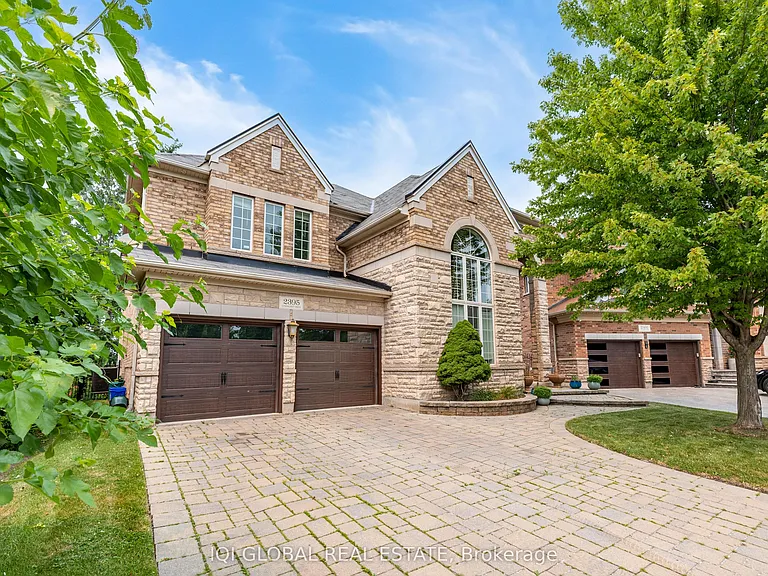 2395 Lyndhurst Dr — Photo 2