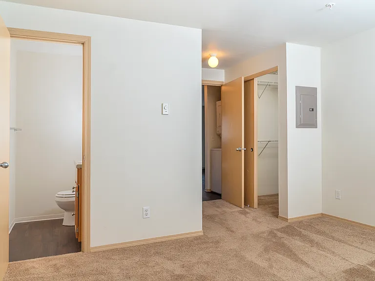 Master Bedroom with Walk in Closet Master Bedroom with Walk in Closet