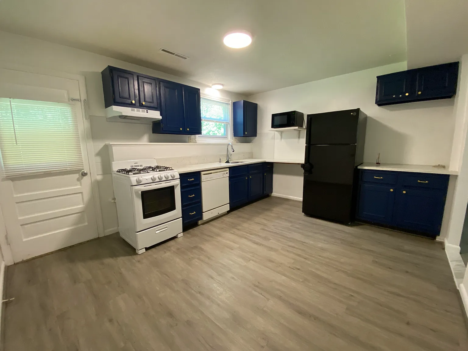 2 bed, 970 sqft, $2,150 — Photo 3