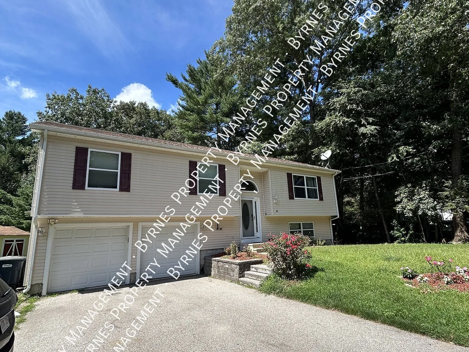 3 bed, 2.5 bath, $3,200 — Photo 2