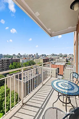 Sold by Triplemint | media 9