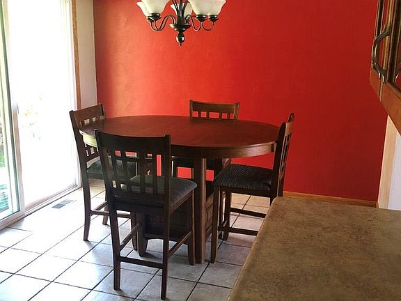 5th image of 2239 Williamsburg Dr
