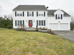 11 General Wooster Rd, Derby, CT 06418