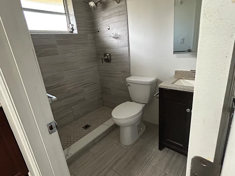 418 Plaza Ave #3 — Photo 5