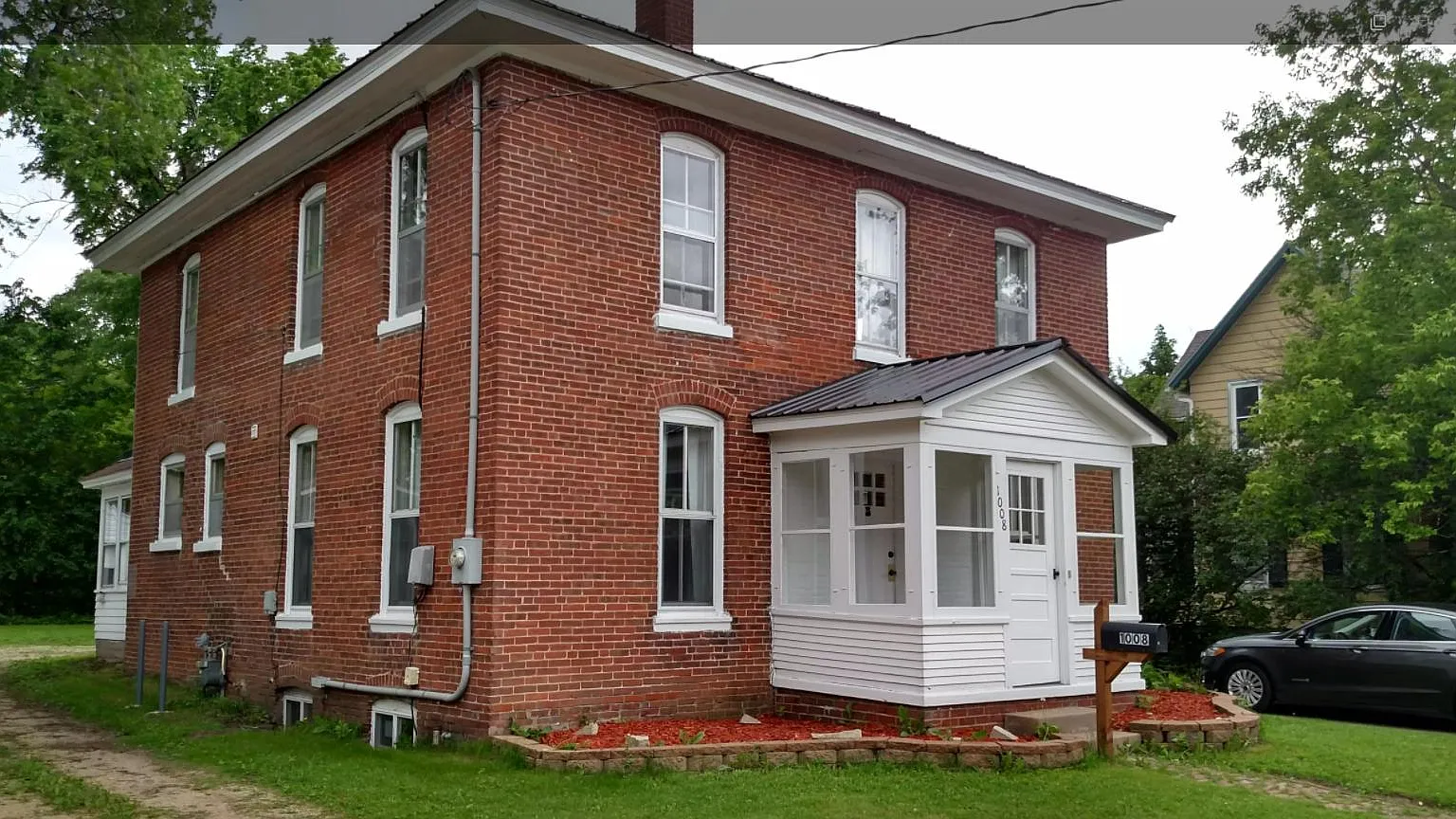 7 bed, 2412 sqft, $2,350 — Photo 2