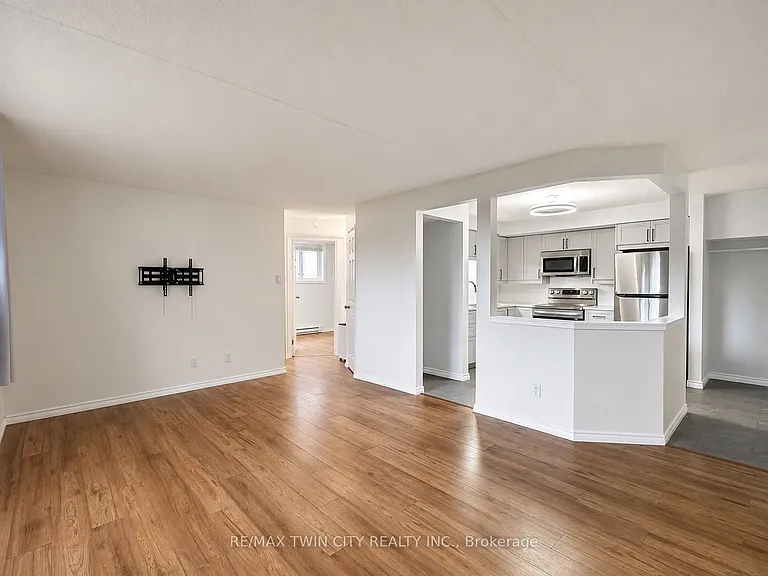 266 Overlea Dr #402 — Photo 6