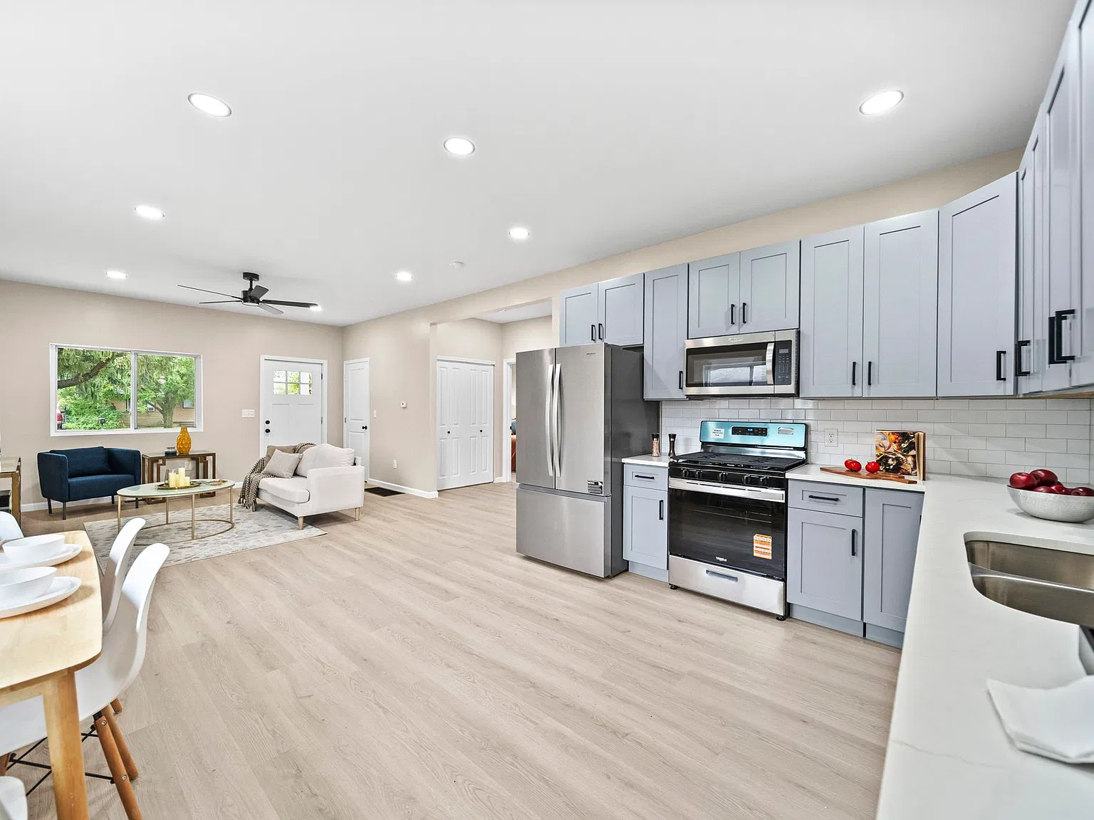 2 bed, 1.0 bath, 960 sqft, $1,800 — Photo 4