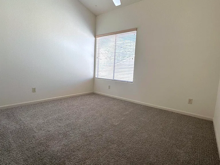 1601 E Glenhaven Dr — Photo 14