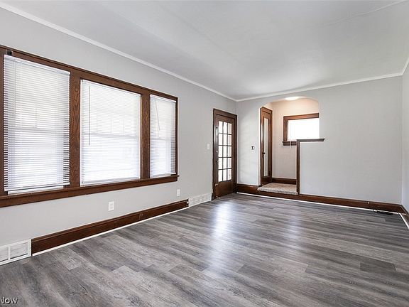 3rd image of 10203 Greenview Ave