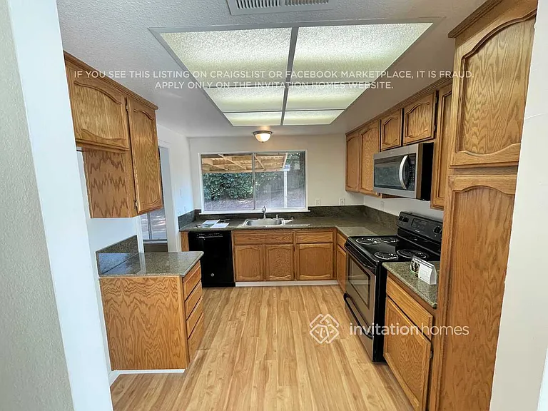 10059 Glen Grove Ct — Photo 4