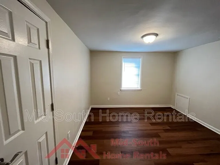 858 Eyers Rd — Photo 10