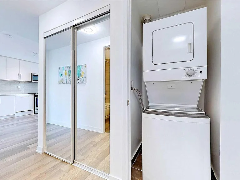 5180 Yonge St — Photo 10
