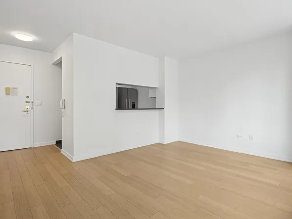 75 West End Avenue image 3 of 37