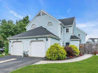 16 Harte Court, Freehold, NJ 07728