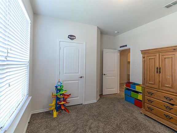 3rd image of 15608 Oak Pointe Dr
