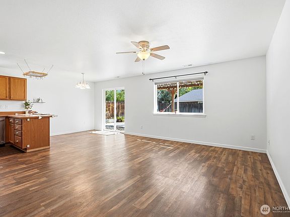 5th image of 810 N Spokane Street