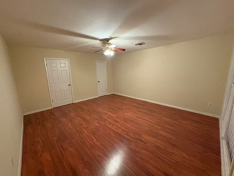 8639 Sonneville Dr — Photo 7