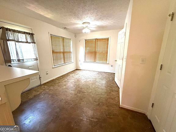 5th image of 25 Brookstone Ct