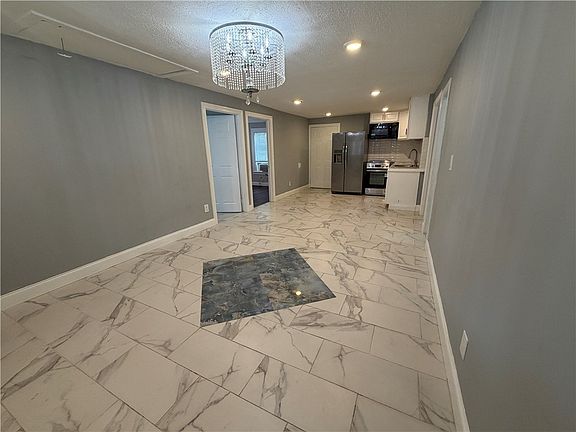 5th image of 302 Sirrine St