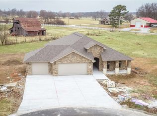 1616 Snyder Wolf Cv, Bentonville, AR 72712