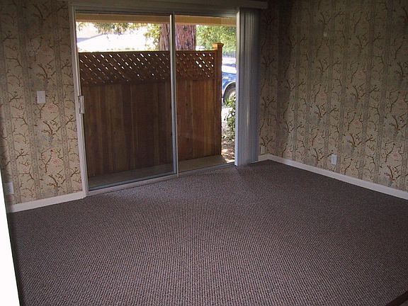 4th image of 325 N Leigh Ave