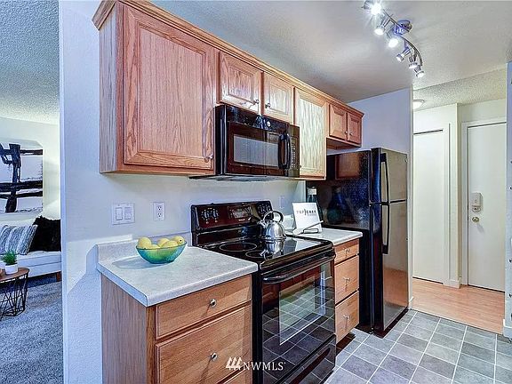 4th image of 12700 NE 116th St