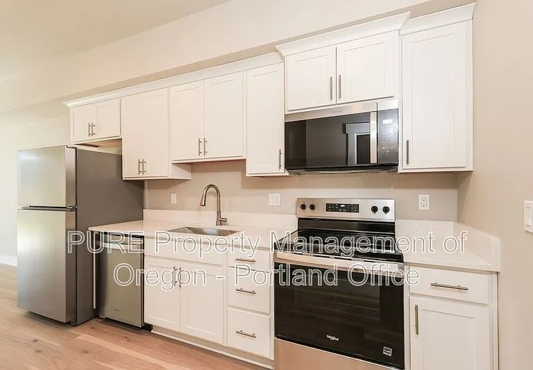 512 NE Trillium Dr — Photo 12