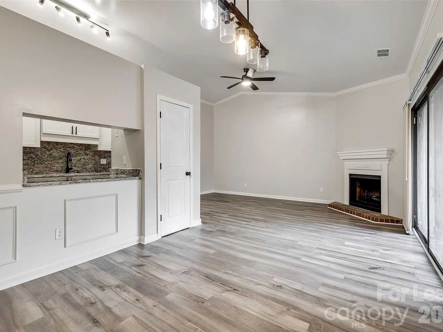1 bed, 1.0 bath, 800 sqft, $1,300 — Photo 4