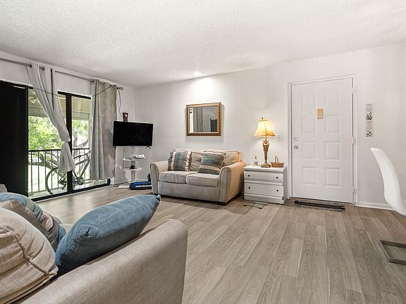 4th image of 610 Sea Pine Way #H2