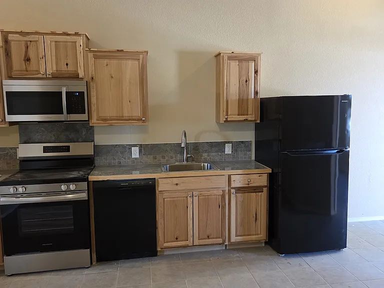 220 W Lipan Dr #3 — Photo 2