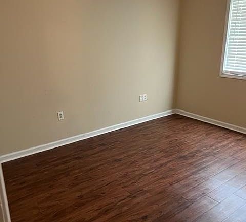 3rd image of 1201 Beaver Creek Dr #B