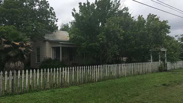 302 S Burleson — Photo 11