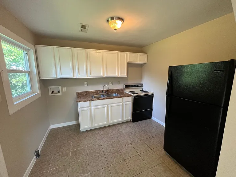 197 Wilkenson Dr NE — Photo 5