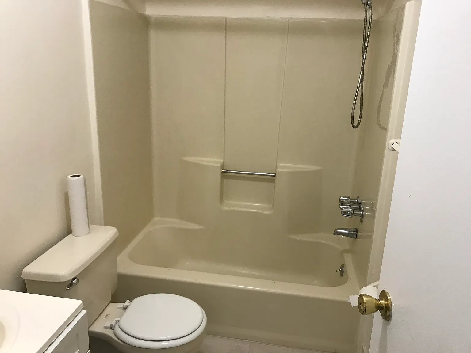 2 bed, 750 sqft, $2,200 — Photo 4