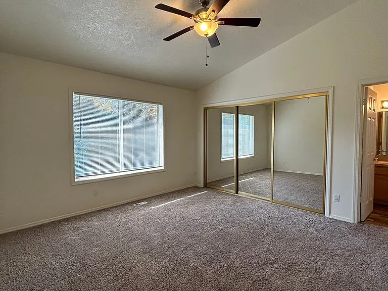 411 N Edgewood Ln — Photo 15