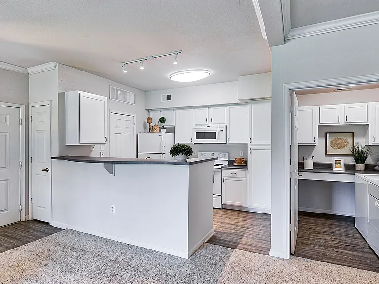 Eastland Trails Apartments — Photo 6