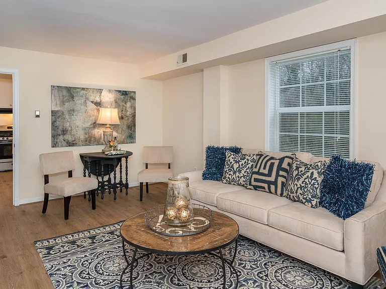 Meadowbrook Apartments — Photo 11