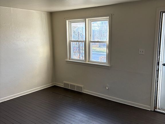 3rd image of 1206 Shadycrest Dr
