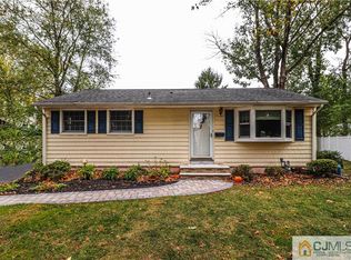 16 Applewood Ct, Metuchen, NJ 08840