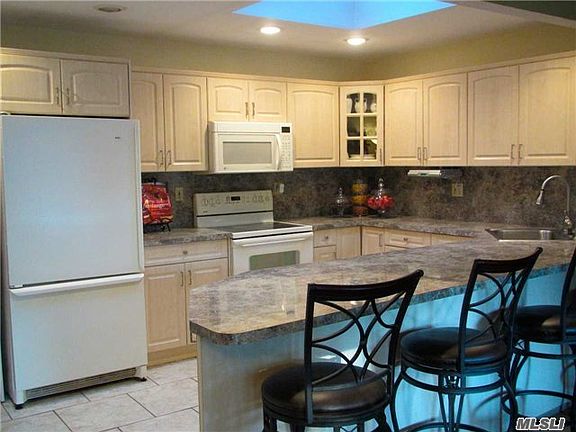5th image of 2811 Falcon Ave