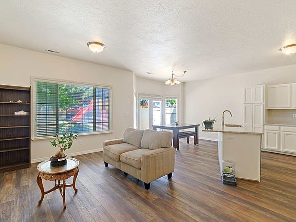 3rd image of 1493 N June St Unit 38